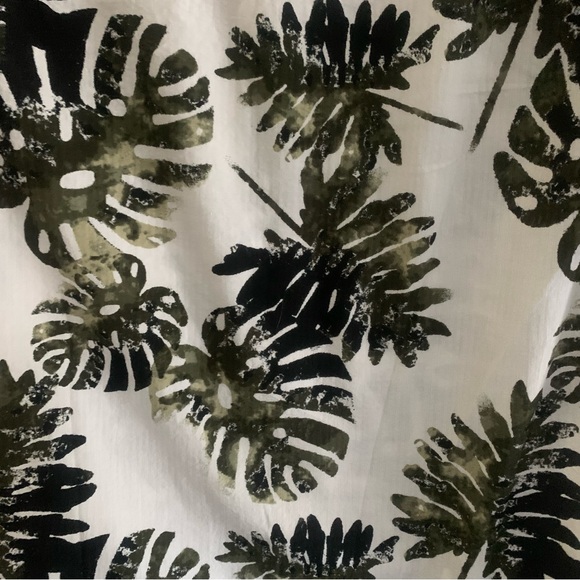 Small Hawaiian Shirt Green, Black and White Split Leaf By Goodfellow - Picture 3 of 7